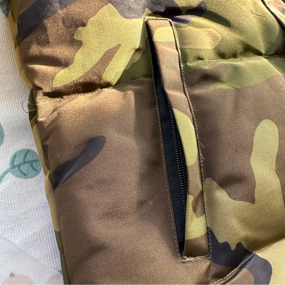 Canada Goose Camouflage Outdoor Down Jacket, Unisex - Picture 5 of 10